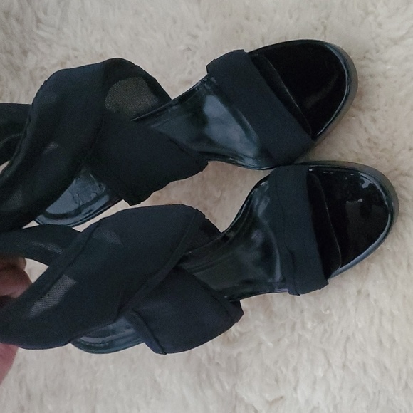 Burberry runway wrap heels - Picture 6 of 12